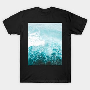 Blue Ocean waves gift idea / sea lover present T-Shirt